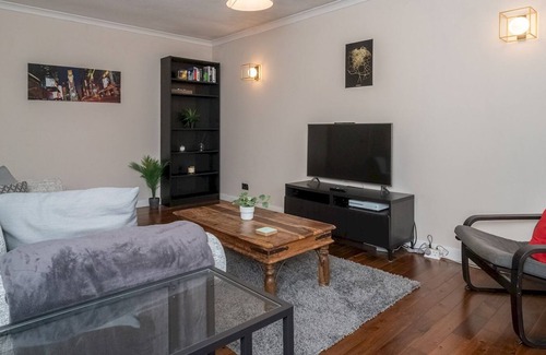 Juniper Green Apartment | Pass the Keys | Modern Cosy Flat at JuniperGreen