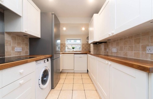 Surbiton House | Pass the Keys | Modernised family-friendly cottage