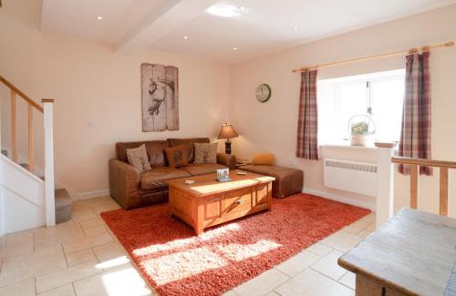 Bourton-on-the-Hill House | Pass the Keys Pheasant Cottage Stunning peaceful home parking
