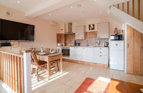 Bourton-on-the-Hill House | Pass the Keys Pheasant Cottage Stunning peaceful home parking
