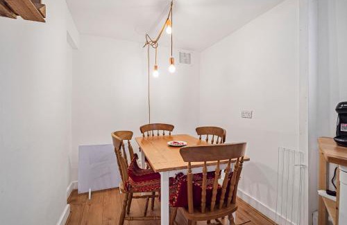 Thurlow Park Apartment | Pass the Keys Private Garden Apartment by Tulse Hill Station