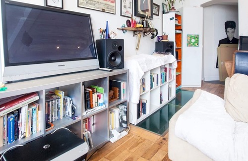 Hackney Downs Apartment | Pass the Keys | Quirky Antique Apartment in Trendy Clapton