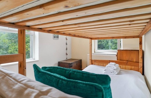 Glandyfi House | Pass the Keys | Scenic Rural 3 bedroom Cottage