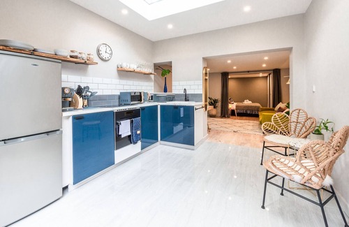 Askew Apartment | Pass the Keys | Serene Hideaway in West London