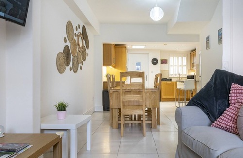 Belfast City Centre House | Pass the Keys | Spacious Home Rooftop Terrace Cafes Bars