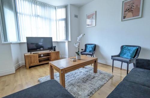 Seisdon House | Pass the Keys Spacious Comfortable 3 Bedroom House