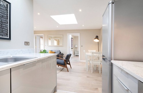 Ormeau Apartment | Pass the Keys | Stunning 2BR Apt in Fab Location with Top Amenities