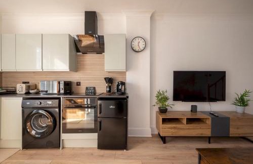 Waddon Apartment | Pass the Keys Stylish Croydon apartment - Central London links