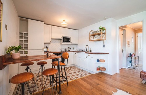 Victoria Apartment | Pass the Keys | Stylish flat in East London