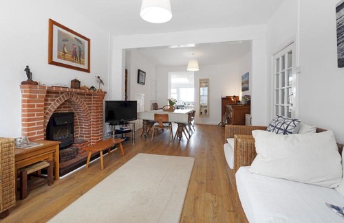 Borth House | Pass the Keys The Green Dolphin The Green Dolphin 4 Bed Victorian Beach House