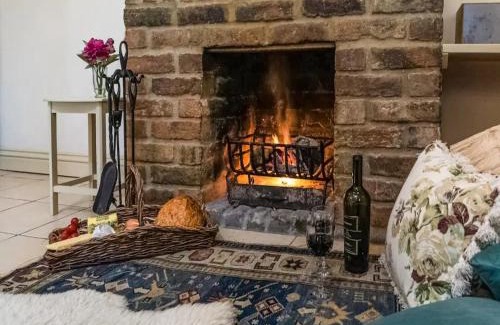 Wedmore House | Pass The Keys Wilf's Barn, Wedmore a romantic cottage for two