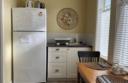 Duncan Apartment | Pastoral, Minutes to town, trails and wineries and a hot tub!