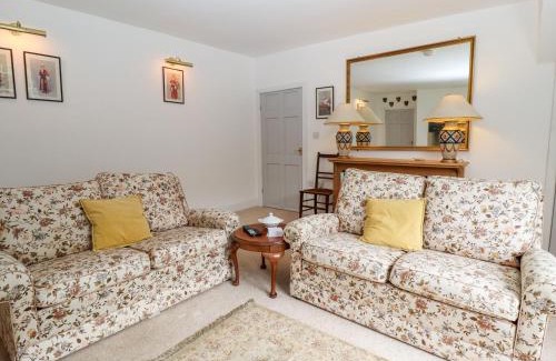 Holton Le Clay House | Pat's Cottage
