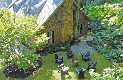 Fair Plain House | 🌊 Pat's Pool House & Sauna – Your Ultimate Lakeside Playground