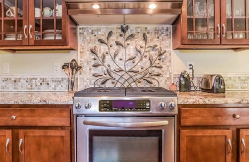 Westbrook Center House | Patchogue River Retreat, 8 minute walk to West Beach