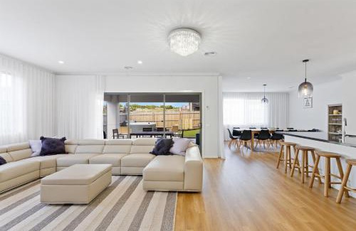 San Remo House | Paterson Retreat