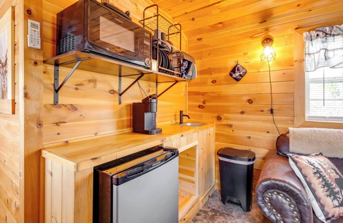 Sevierville Cabin | Patio, Fire Pit & Grill: Central Sevierville Cabin