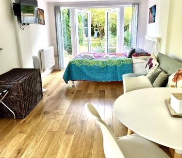 King's Lynn Apartment | Patio lodge with forest access close to beaches