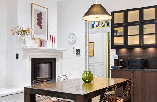 South Fremantle House | Paton House, Beach 250m | Heritage Luxe w/Fireplace and 86" TV