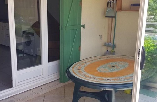 Valras-Plage Apartment | Pavillon à Valras-Plage avec Piscine, à 250m de la Plage, pour 6 Personnes - FR-1-701-58