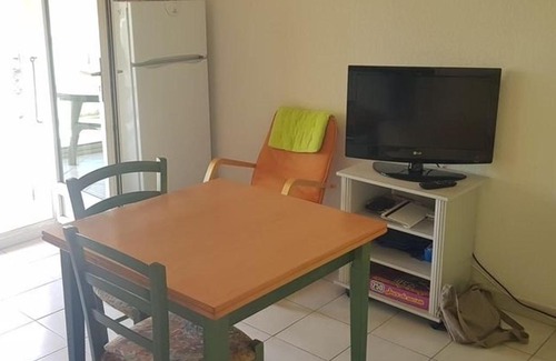 Valras-Plage Apartment | Pavillon à Valras-Plage avec Piscine, à 250m de la Plage, pour 6 Personnes - FR-1-701-58