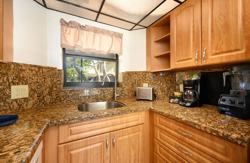 Marathon Villa | PB, Beach, Pool, Tennis, Hot Tub, family friendly, arrive any day