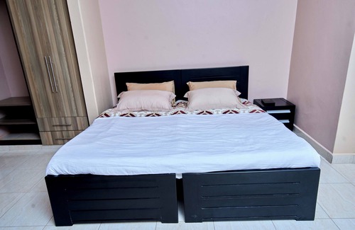 Entebbe Hotel | PB & J Christian Hotel