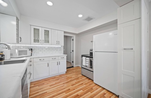 Madison South House | PDX Stay w/BBQ, Firepit & Pool Table