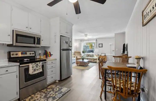 Emerald Isle Apartment | Peace of the Beach Unit B King size