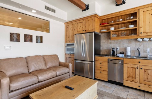 Kimball Junction Condo | Peaceful 1Bdrm | Private Tub, Fireplace | Washer/Dryer + Balcony