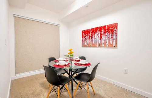 Downtown Toronto Hotel | Peaceful 2BR Basement Suite Near Downtown Toronto - The Roland