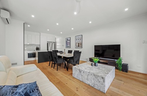 Nundah Apartment | Peaceful 3BR 2BA with Parking Near Airport and CBD