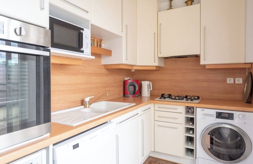 Saint-Mande Apartment | Peaceful 6 Person Retreat Overlooking the Forest