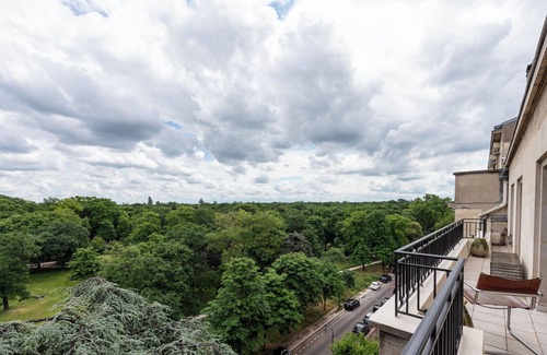 Saint-Mande Apartment | Peaceful 6 Person Retreat Overlooking the Forest