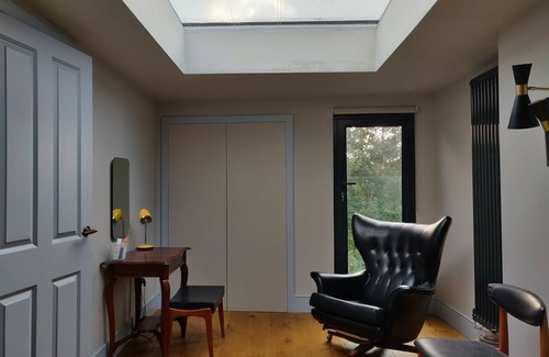 Coppetts House | Peaceful and cosy double bed room with skylight in modernised Edwardian house.