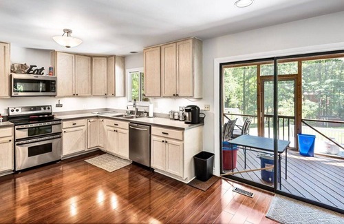 Bumpass House | Peaceful and spacious lake chalet style home on Lake Anna
