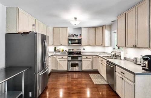 Bumpass House | Peaceful and spacious lake chalet style home on Lake Anna