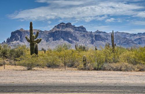 Apache Junction Apartment | Peaceful Apache Junction Condo about 1 Mi to Downtown!