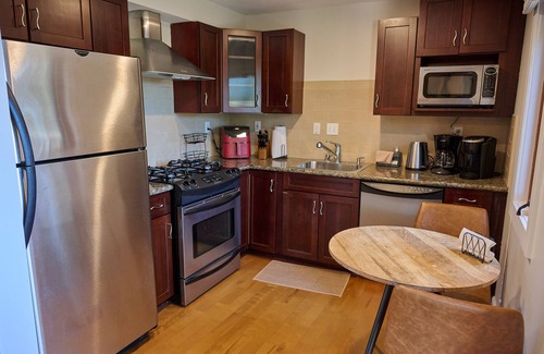 Berkeley Hills Apartment | Peaceful Berkeley Hills Studio - Bay View + Private Deck + Prime Location