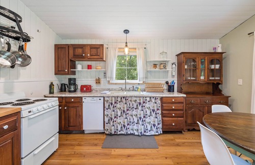 Surry Cabin | Peaceful Cabin in the Woods