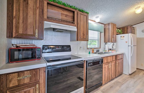 Leesburg House | Peaceful Canal-Front Retreat w/Boathouse!