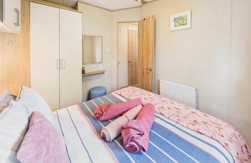 Relubbus Ski Chalet | Peaceful Caravan Stay at River Valley Country Park, Cornwall