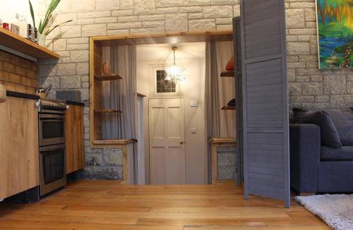 Glastonbury Apartment | Peaceful & Central Self Contained 1 Bedroom House