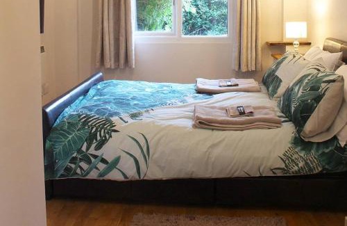 Glastonbury Apartment | Peaceful & Central Self Contained 1 Bedroom House