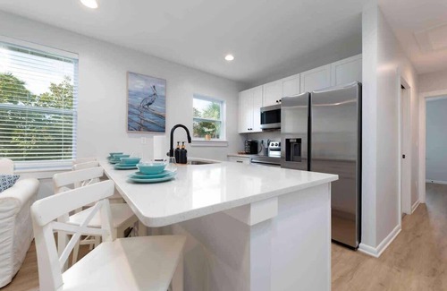 Neptune Beach Apartment | Peaceful coastal Condo - walk to the beach!