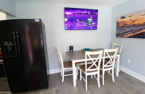 Bonita Shores Cottage | Peaceful Cottage On Imperial River W Dock W&D Kitchen King Bed Can Sleep 4