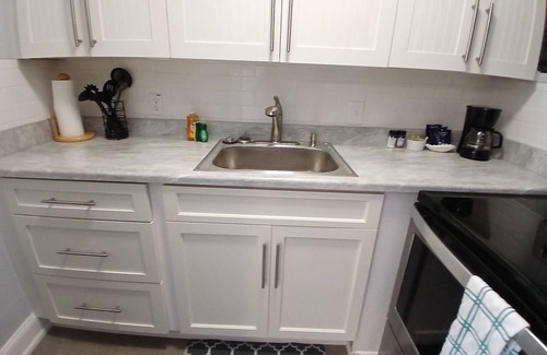 Bonita Shores Cottage | Peaceful Cottage On Imperial River W Dock W&D Kitchen King Bed Can Sleep 4