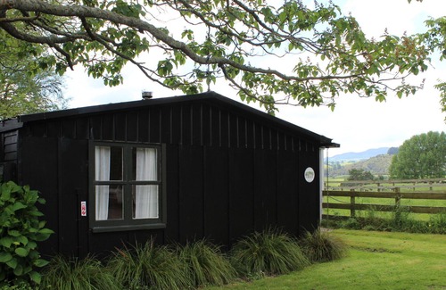 Ngakuru Cottage | Peaceful Country Retreat - 10 mins from thermal hot pools