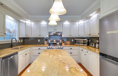 Fairhope Cottage | Peaceful Fairhope Cottage w/Covered Patio!