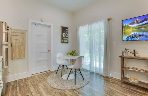 West Ashley Cottage | Peaceful Garden Cottage Retreat!